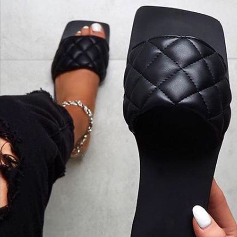 Sandals 🥀 - Picture 2 of 2